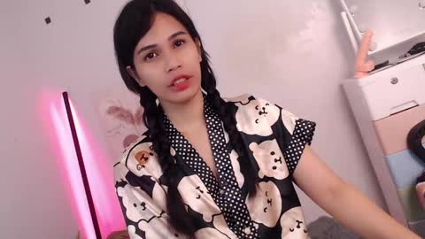 MOMIKHEM online show from 05-04-26, 03:41
