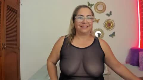 Snapshot of mommy_boobs_ chatting on 12-17-24, 12:01 Maja online show from 12-17-24, 12:01