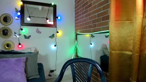 Snapshot of mommy_boobs_ chatting on 02-22-25, 05:35 Maja online show from 02-22-25, 05:35