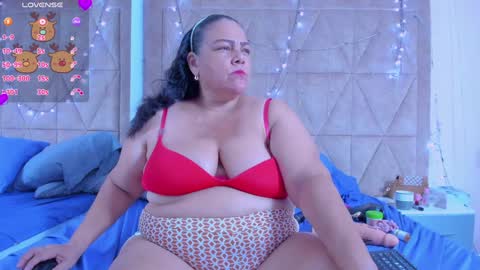 Snapshot of mommy_cute chatting on 12-17-24, 08:34 Jelitza online show from 12-17-24, 08:34