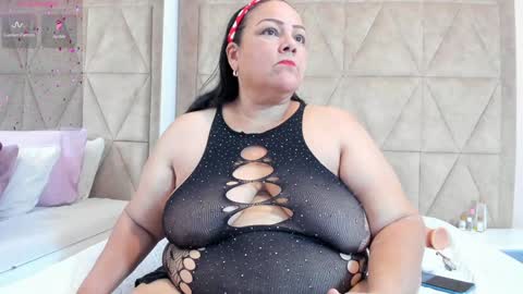 Snapshot of mommy_cute chatting on 01-15-25, 12:41 Jelitza online show from 01-15-25, 12:41