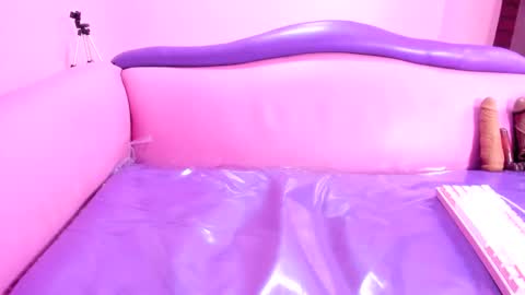 Snapshot of mommy_dirty_squirt chatting on 02-18-25, 03:10 carolina online show from 02-18-25, 03:10