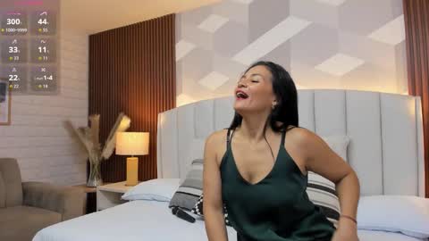 Snapshot of mommy_naughty_ chatting on 09-29-25, 11:26 Letty Smith online show from 09-29-25, 11:26