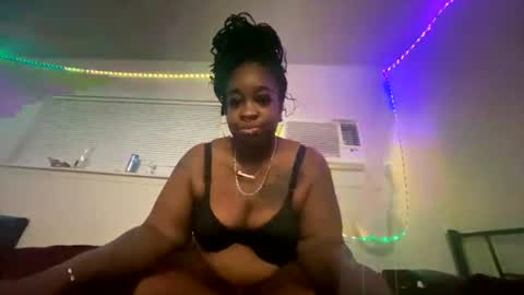 Snapshot of mommybud07 chatting on 07-04-26, 06:19 THiKKUMZ online show from 07-04-26, 06:19