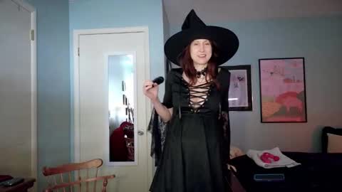 Goddess L online show from 10-31-25, 02:51