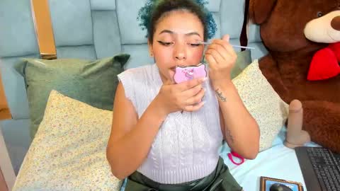 Momo  online show from 09-22-25, 01:29