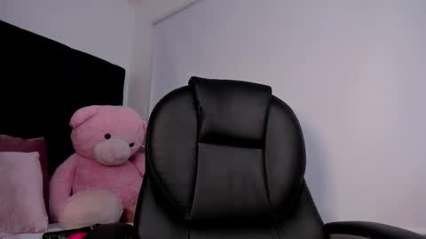 Momo  online show from 02-28-26, 03:40