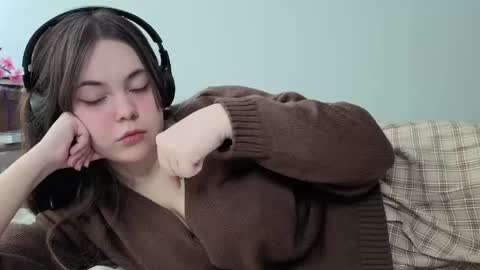 Snapshot of momomochi_ chatting on 03-23-26, 12:03 Momo online show from 03-23-26, 12:03