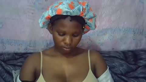 Snapshot of momsdoll chatting on 04-09-26, 06:13 momsdoll online show from 04-09-26, 06:13