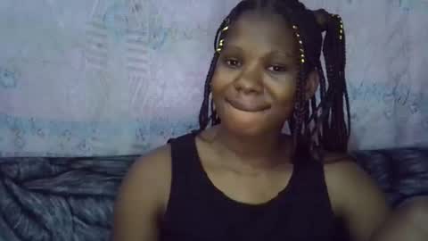 Snapshot of momsdoll chatting on 04-12-26, 05:23 momsdoll online show from 04-12-26, 05:23