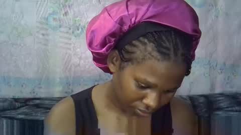 Snapshot of momsdoll chatting on 04-13-26, 07:14 momsdoll online show from 04-13-26, 07:14