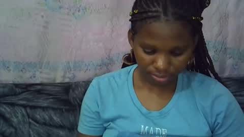 Snapshot of momsdoll chatting on 04-18-26, 10:41 momsdoll online show from 04-18-26, 10:41