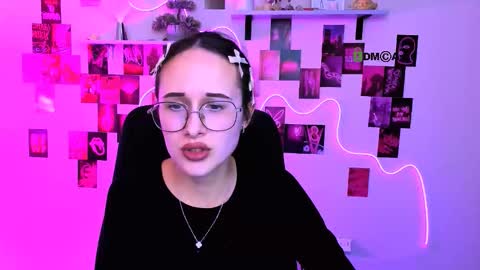 Snapshot of mona_cloud chatting on 03-04-26, 08:26 Mona online show from 03-04-26, 08:26