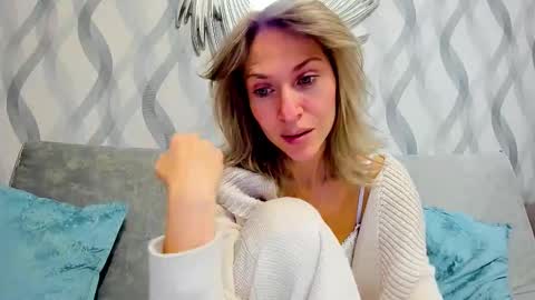 Mona online show from 02-17-25, 04:59