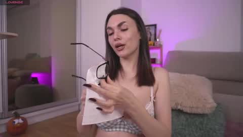 Mona Lisss online show from 10-15-25, 11:10