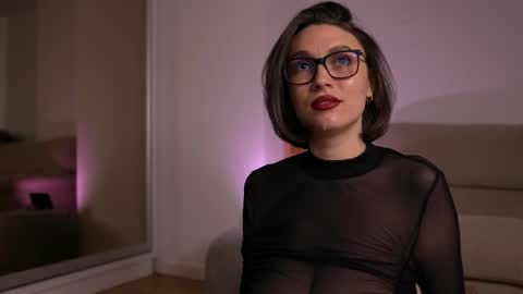 Snapshot of mona_lisss chatting on 04-28-26, 10:42 Mona Lisss online show from 04-28-26, 10:42