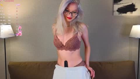 Snapshot of monahase chatting on 01-20-25, 05:37 Mona online show from 01-20-25, 05:37