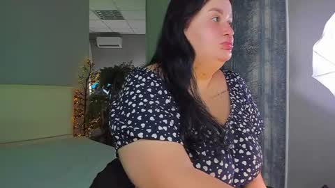 Monica online show from 06-25-26, 12:31
