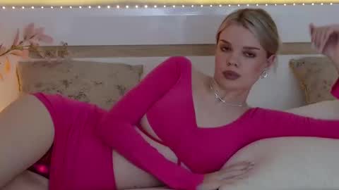 Snapshot of monaxxx_ chatting on 12-14-24, 07:46 Monaxxx online show from 12-14-24, 07:46