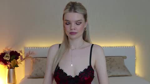 Snapshot of monaxxx_ chatting on 12-30-24, 01:14 Monaxxx online show from 12-30-24, 01:14