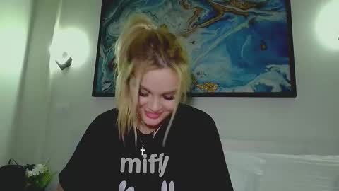 Snapshot of moni_ chatting on 02-28-26, 04:35 Monica online show from 02-28-26, 04:35