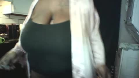 Snapshot of moni_simone chatting on 10-07-25, 08:11 moni_simone online show from 10-07-25, 08:11
