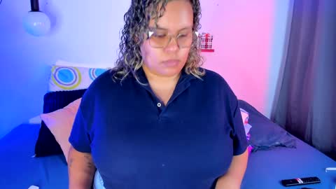 aleja      independent model       online show from 01-31-25, 08:22