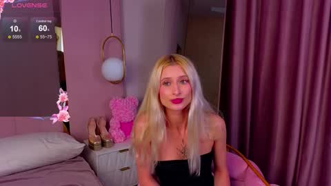 Snapshot of monica_len chatting on 09-13-25, 06:57 Monica online show from 09-13-25, 06:57