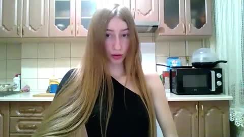 Snapshot of monica_tamayo chatting on 03-06-26, 10:17 Monica online show from 03-06-26, 10:17