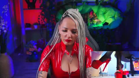 Snapshot of monicamaxwel chatting on 01-21-25, 12:18 Monika online show from 01-21-25, 12:18