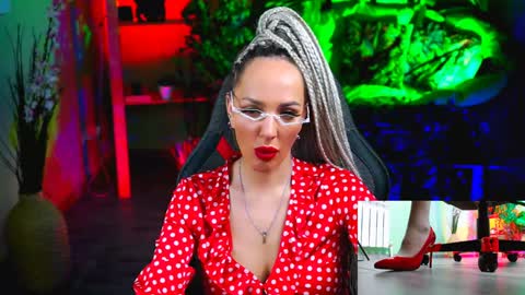 Snapshot of monicamaxwel chatting on 01-30-25, 12:06 Monika online show from 01-30-25, 12:06