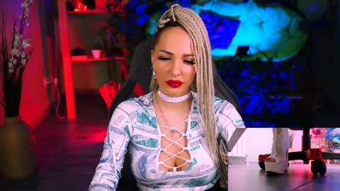 Snapshot of monicamaxwel chatting on 02-05-25, 11:34 Monika online show from 02-05-25, 11:34