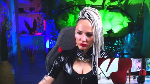 Snapshot of monicamaxwel chatting on 03-06-25, 06:37 Monika online show from 03-06-25, 06:37