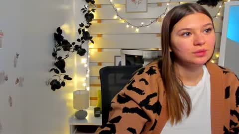 Snapshot of monika_youu chatting on 02-16-26, 01:18 Monika online show from 02-16-26, 01:18