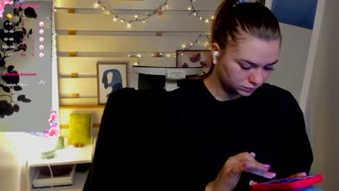 Snapshot of monika_youu chatting on 02-27-26, 08:25 Monika online show from 02-27-26, 08:25