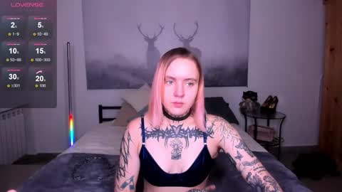 monikalowww online show from 10-22-25, 10:15