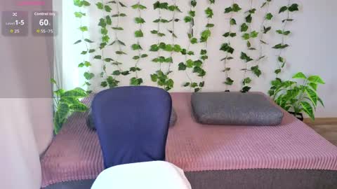 Snapshot of monikfoxy chatting on 04-26-26, 04:21 Monik online show from 04-26-26, 04:21