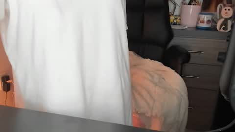 Snapshot of monilee69 chatting on 10-15-25, 10:04 Monilee online show from 10-15-25, 10:04