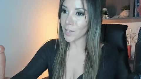 Snapshot of monilee69 chatting on 10-29-25, 07:32 Monilee online show from 10-29-25, 07:32