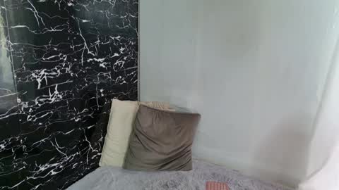 Snapshot of monique_a chatting on 01-08-25, 11:32 Ask me online show from 01-08-25, 11:32