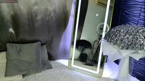 Snapshot of monique_a chatting on 02-21-25, 08:51 Ask me online show from 02-21-25, 08:51