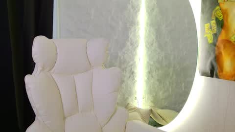 Snapshot of monique_a chatting on 11-15-25, 12:13 Ask me online show from 11-15-25, 12:13