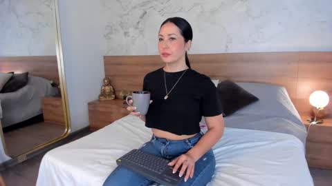 Monique  online show from 12-07-24, 03:52