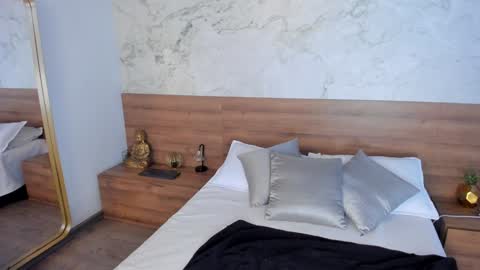 Monique  online show from 01-10-25, 07:54