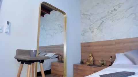 Monique  online show from 01-12-25, 05:33