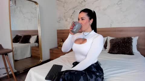 Monique  online show from 02-16-25, 09:05