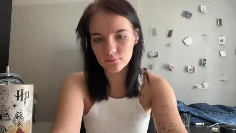 Snapshot of moniquerinn chatting on 04-16-26, 05:19 Rose online show from 04-16-26, 05:19
