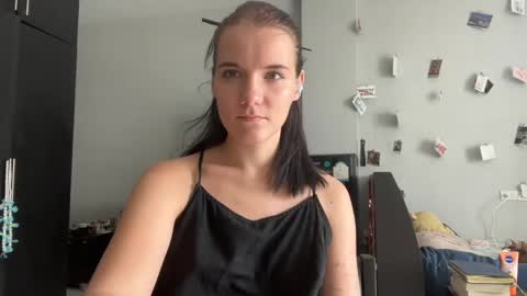 Snapshot of moniquerinn chatting on 04-21-26, 05:36 Rose online show from 04-21-26, 05:36