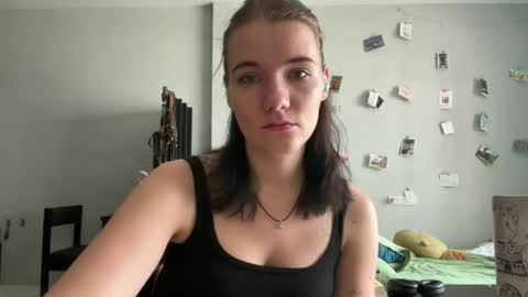 Snapshot of moniquerinn chatting on 04-29-26, 06:06 Rose online show from 04-29-26, 06:06