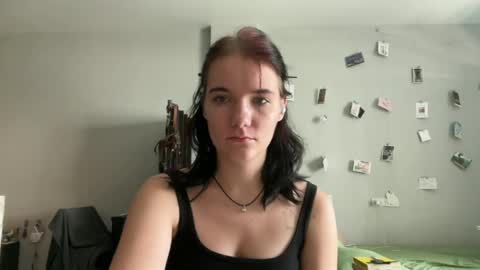 Snapshot of moniquerinn chatting on 05-01-26, 06:18 Rose online show from 05-01-26, 06:18